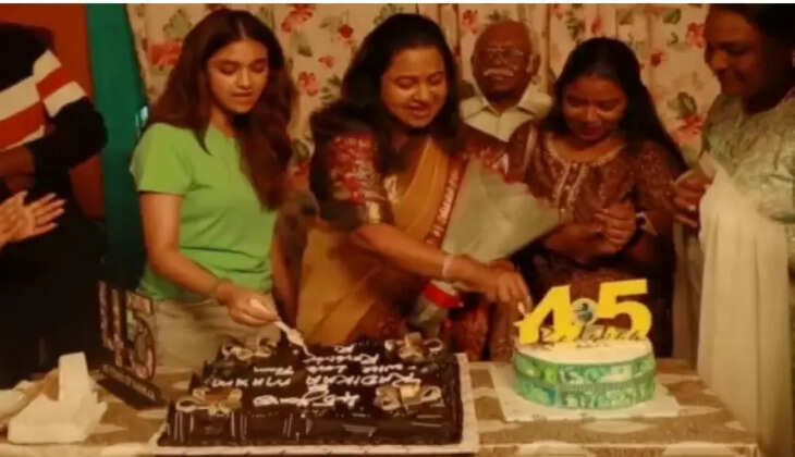 ராதிகா 45