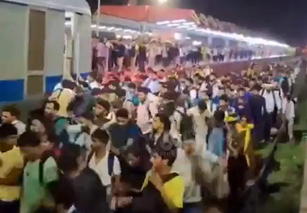 பீகார் ரயில் மறியல்