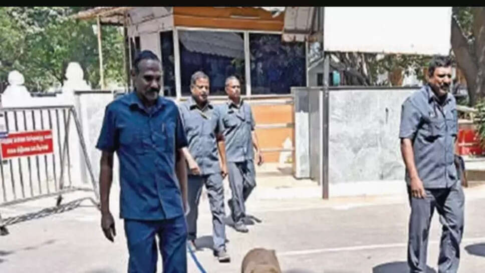 வெடிகுண்டு மிரட்டல்