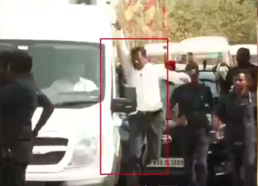விஜய் கான்வாய்