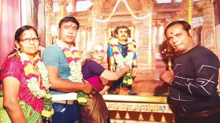 ரஜினி சிலை