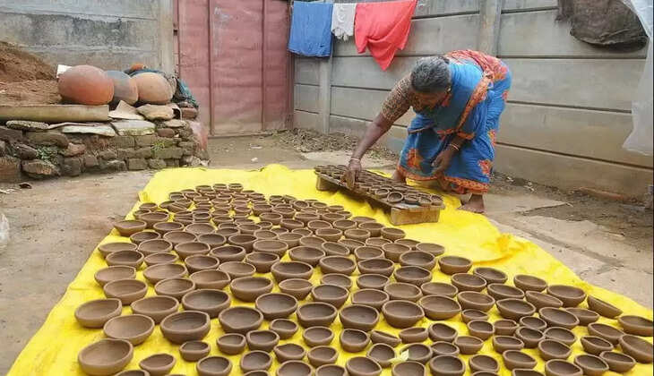 கார்த்திகை தீபம் அகல் விளக்கு விளக்குகள் களிமண் தீபத்திருநாள் பெண் தொழிலாளர் கைவினைப்