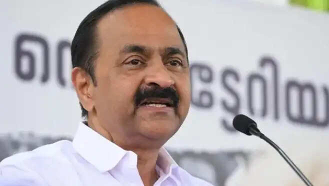 கேரள முதல்வர் சதீசன்