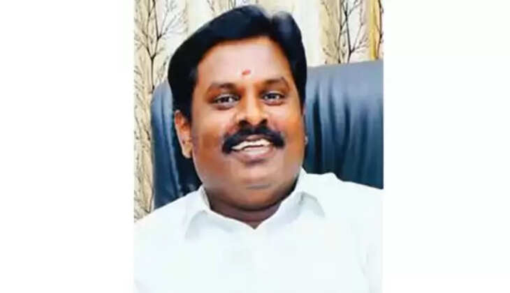 இளம்பெண்ணிடம் ரூ.30 லட்சம், 15 பவுன் நகைகள் மோசடி... அதிமுக நிர்வாகி கைது.. கட்சியிலிருந்து நீக்கம்!