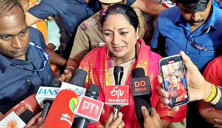 டெல்லி முதல்வர் ரேகா குப்தா 