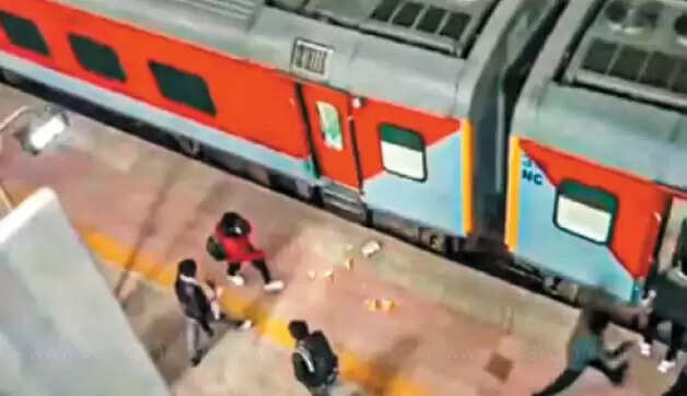 மகா கும்பமேளா ரயில்