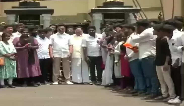 பல்கலைக்கழக வேந்தரான முதல்வரை வாழ்த்த வந்த மாணவர்கள்!&nbsp;