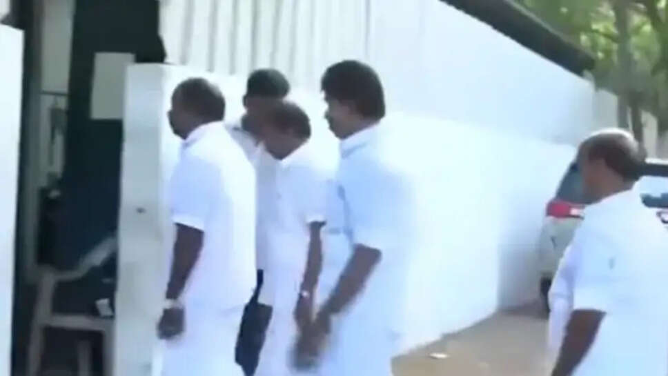 அதிமுக 