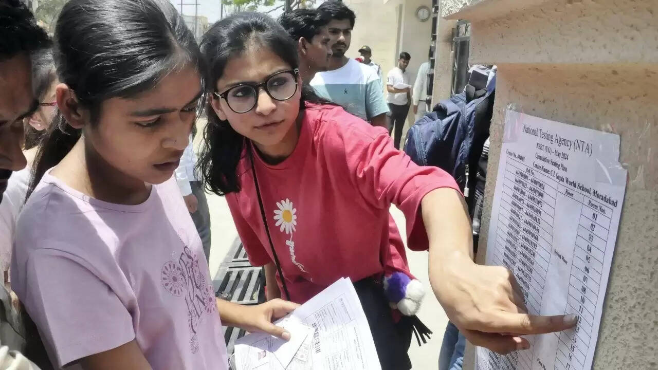 ரூ.1 கோடி அபராதம், 10 ஆண்டு சிறைத்தண்டனை... வினாத்தாள் கசிவைத் தடுக்கும் புதிய சட்டம்!