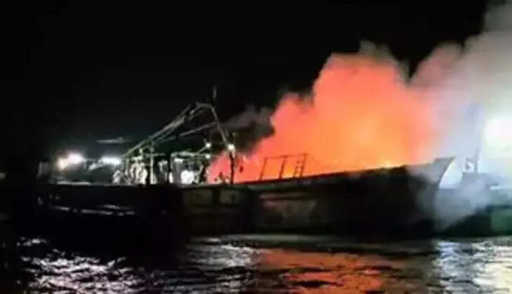 படகில் தீ விபத்து 