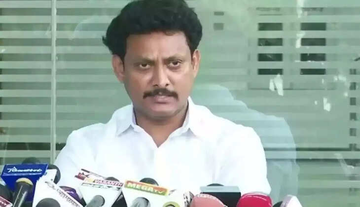 &nbsp;&nbsp;தனியாக அமரவைக்கப்பட்ட மாணவிக்கு துணையாக நாங்கள் இருக்கிறோம்.. அன்பில் மகேஷ் ஆவேசம்!