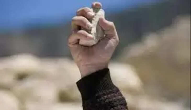 கல் வீச்சு