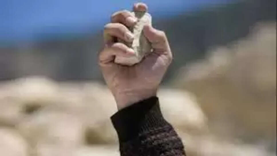 கல் வீச்சு