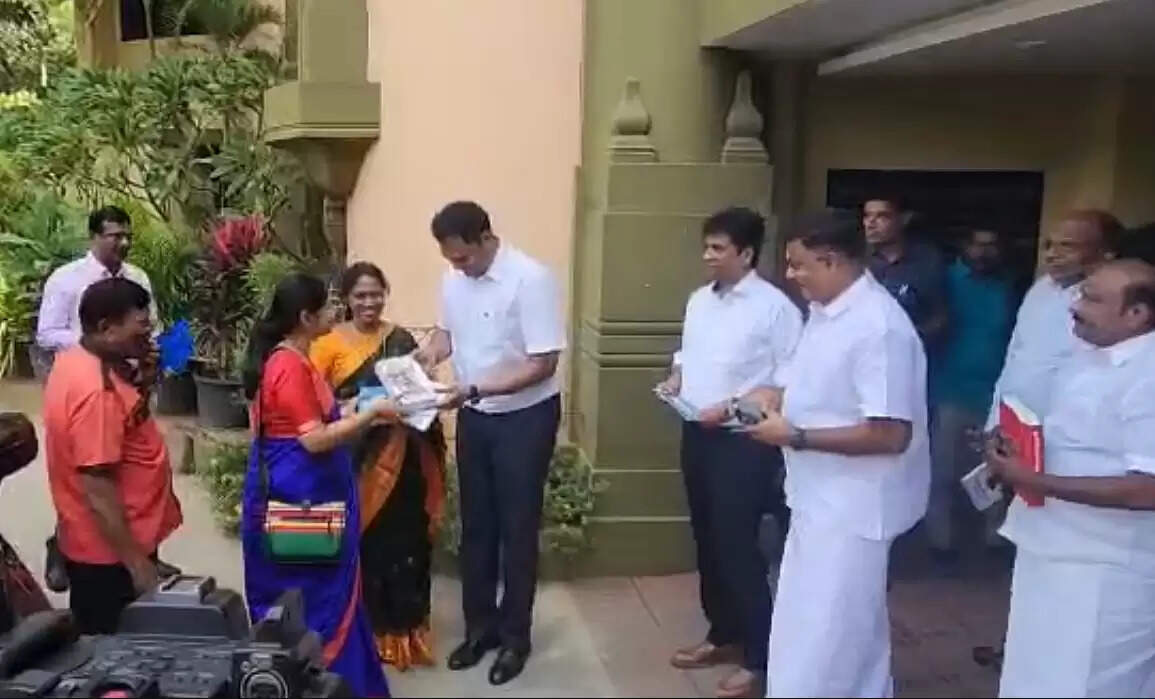 கனிமொழி