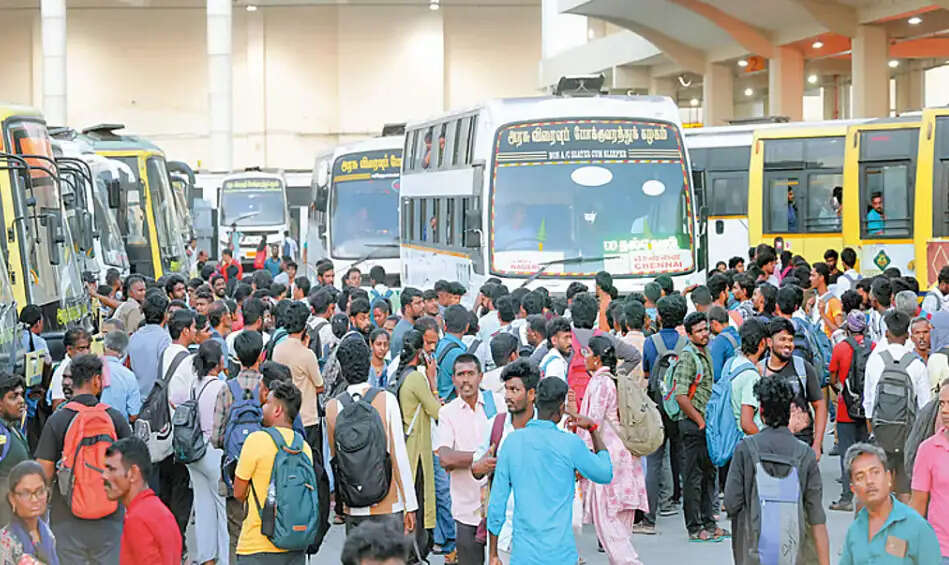 விடுமுறை பேருந்து சொந்த ஊர் கிளாம்பாக்கம்  கூட்டம் பண்டிகை திருவிழா