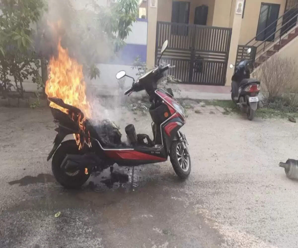 எலக்ட்ரிக் ஸ்கூட்டரில் தீ