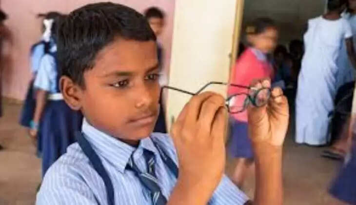 கண்ணாடி மூக்கு மாணவன்  பள்ளி பார்வைக் குறைபாடு