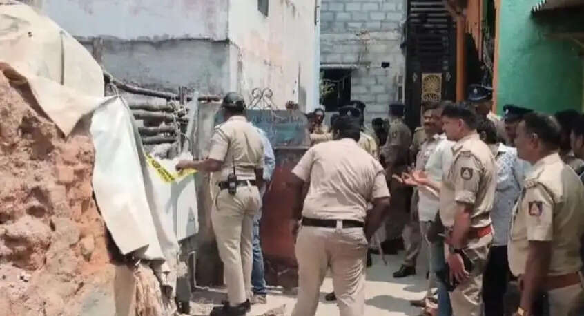 போலீசார்