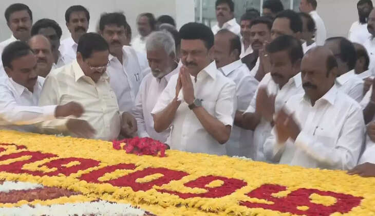 கலைஞரின் 101வது பிறந்தநாள்... நினைவிடத்தில் முதல்வர் மு.க.ஸ்டாலின் அஞ்சலி!