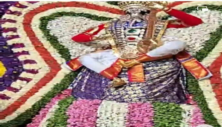 தங்க கவசத்தில் மணக்குள விநாயகர்... ஆயிரக்கணக்கில் குவிந்த பக்தர்கள்!