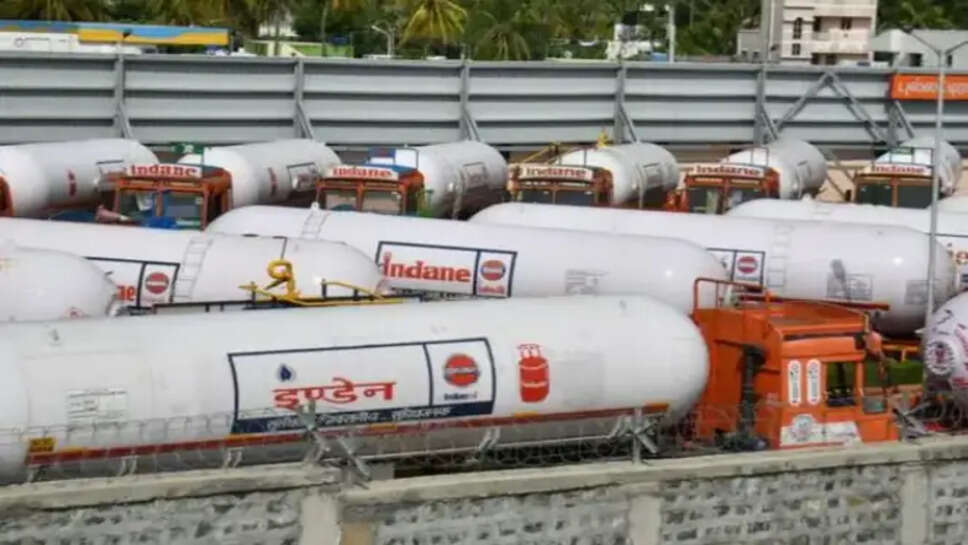 கேஸ் சிலிண்டர் டேங்கர் லாரிகள் லாரி