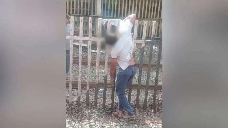 ஓடும் ரயிலில் &nbsp;ப்ளாட்பார்ம் இல்லாத பக்கத்தில் இறங்கியதால் &nbsp;இரும்பு கம்பியில் குத்தி &nbsp;இளைஞர் துடிதுடித்து பலி! &nbsp;