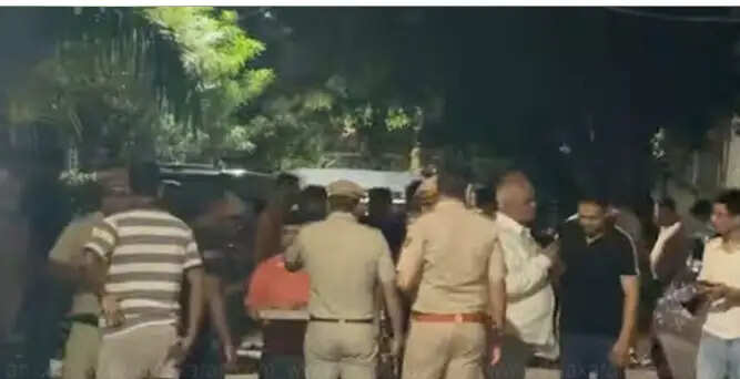 போலீசார்