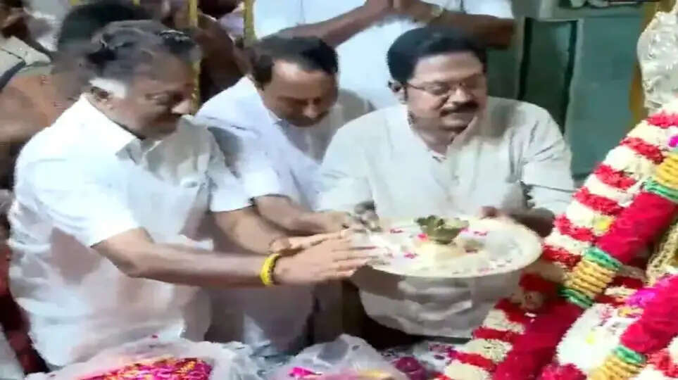 டிடிவி தேவர்