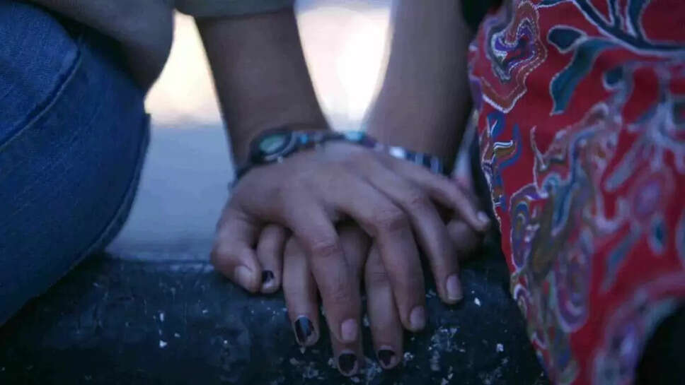 இளம்பெண்