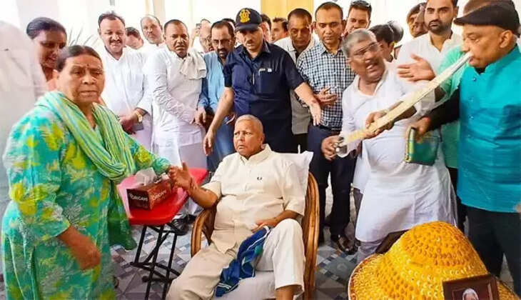 அம்பேத்கருக்கு அவமரியாதை... லாலுவுக்கு எஸ்சி ஆணை​யம் நோட்டீஸ்!