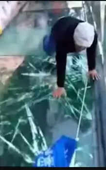 கண்ணாடிப் பாலம்