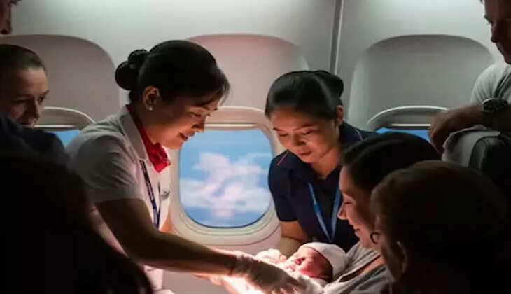 நடுவானில் விமானத்தில் பிரசவம்