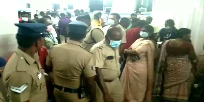 போலீசார்