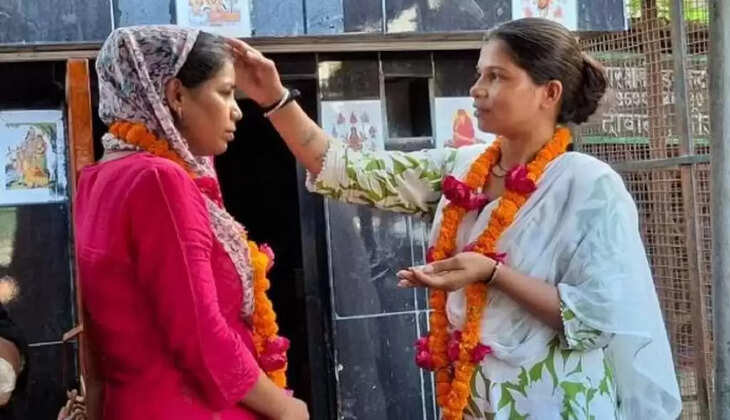 &nbsp;பரபரப்பு வீடியோ... காதலாகி கசிந்துருகி திருமணம் செய்து கொண்ட 2 பெண்கள்! &nbsp;