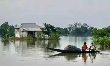 20,00,000க்கும் அதிகமான மக்கள் சிக்கித் தவிப்பு... பங்களாதேஷில் வெள்ளம் சூழ்ந்ததால் இயல்பு வாழ்க்கை முடங்கியது!