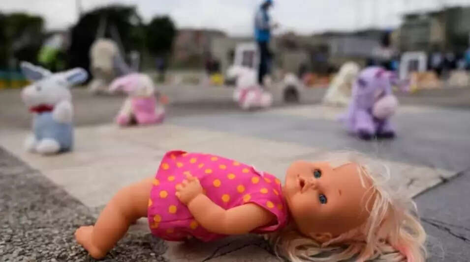 சிறுமி குழந்தைகள் பொம்மை பாலியல்