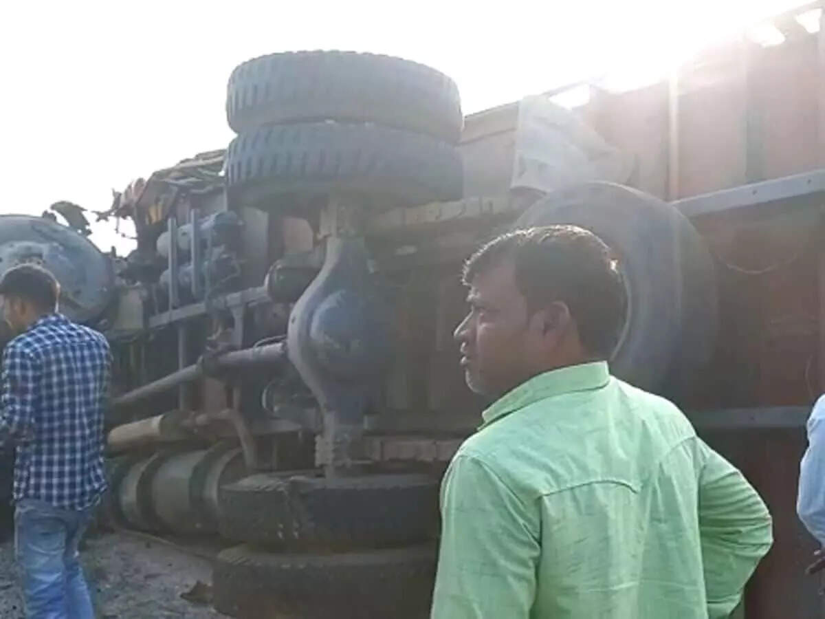 லாரி விபத்து