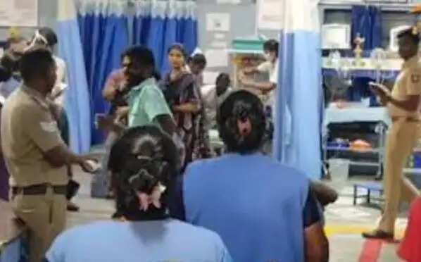 தேவாலயம் மேற்கூரை சரிந்து