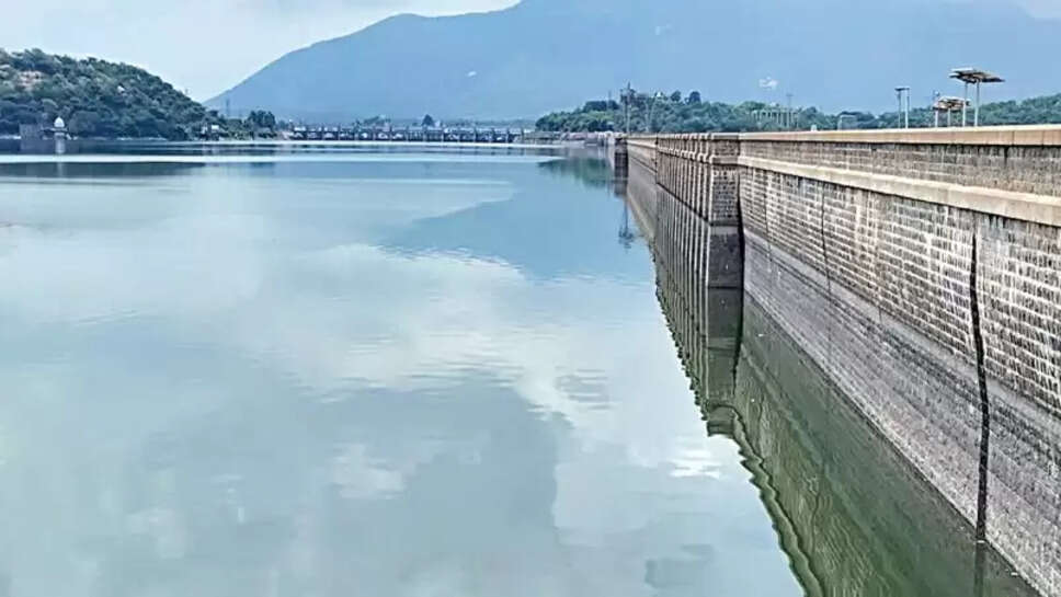 தொடர்மழை... மேட்​டூர் அணை நீர்​மட்​டம் 112 அடியை நெருங்​கு​கிறது!