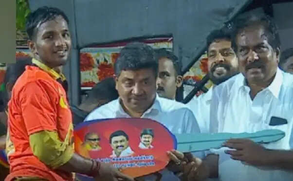 அவனியாபுரம் ஜல்லிக்கட்டு கார்த்தி