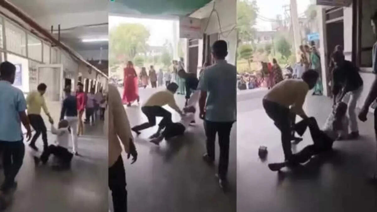 அதிர்ச்சி வீடியோ... மருத்துவமனையில் முதியவரை தரதரவென இழுத்து சென்ற மருத்துவர்!&nbsp;