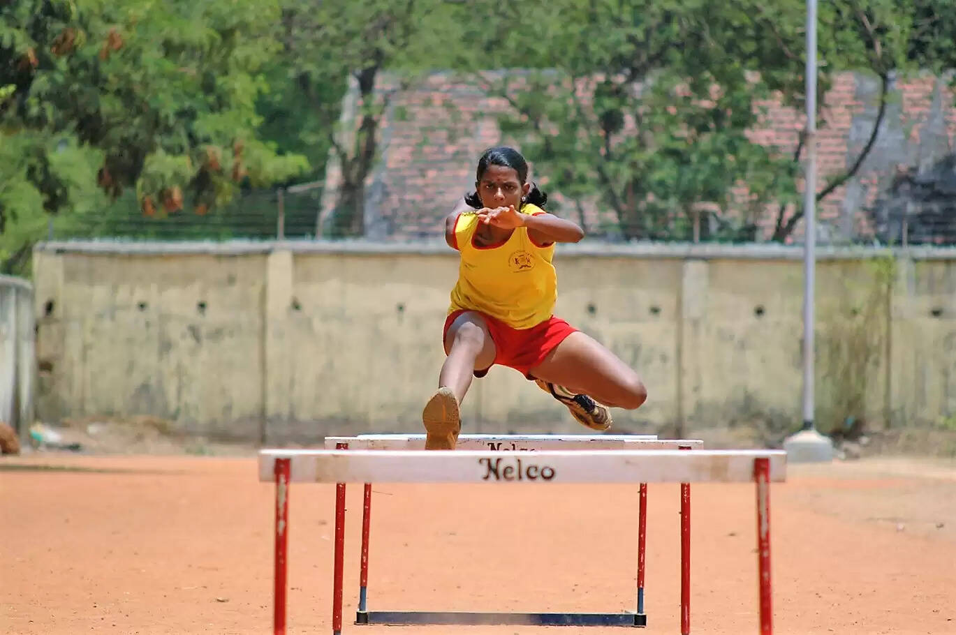 EXCLUSIVE: கரூரில் கெத்து காட்டிய ரெய்டு ஆபீசர்... திமுகவினரை ஓட விட்ட தடகள வீராங்கனை!