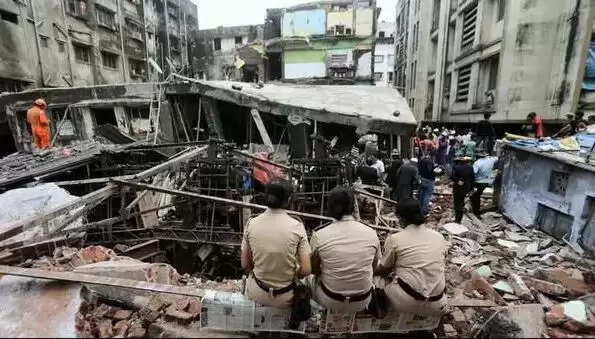 கட்டிடம் இடிந்து விழுந்து விபத்து