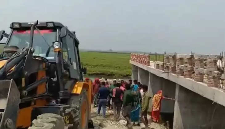 அதிகாரிகளை விரட்டியடித்த கொடூரம்... நில மாஃபியாக்கள் கட்டிய தனியார் பாலம்!&nbsp;