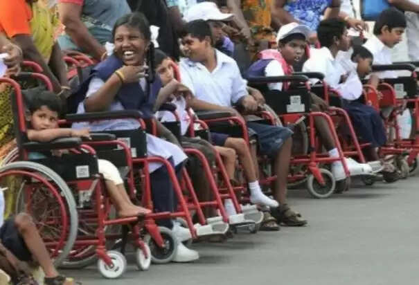 மாற்றுத்திறனாளிகள்