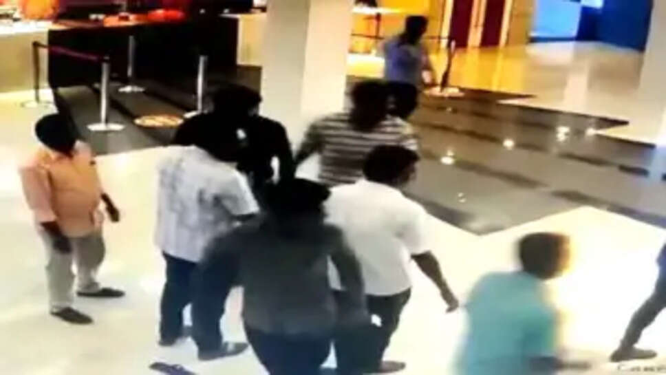 திரையரங்கில் சண்டை