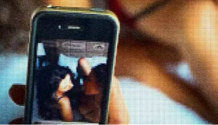 இளம்பெண் 