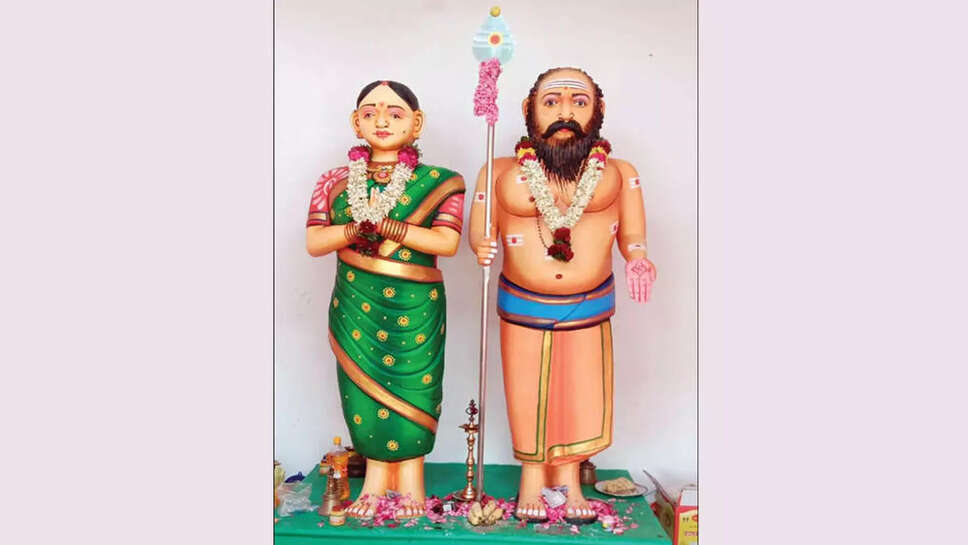 தாத்தா பாட்டிக்கு சிலை