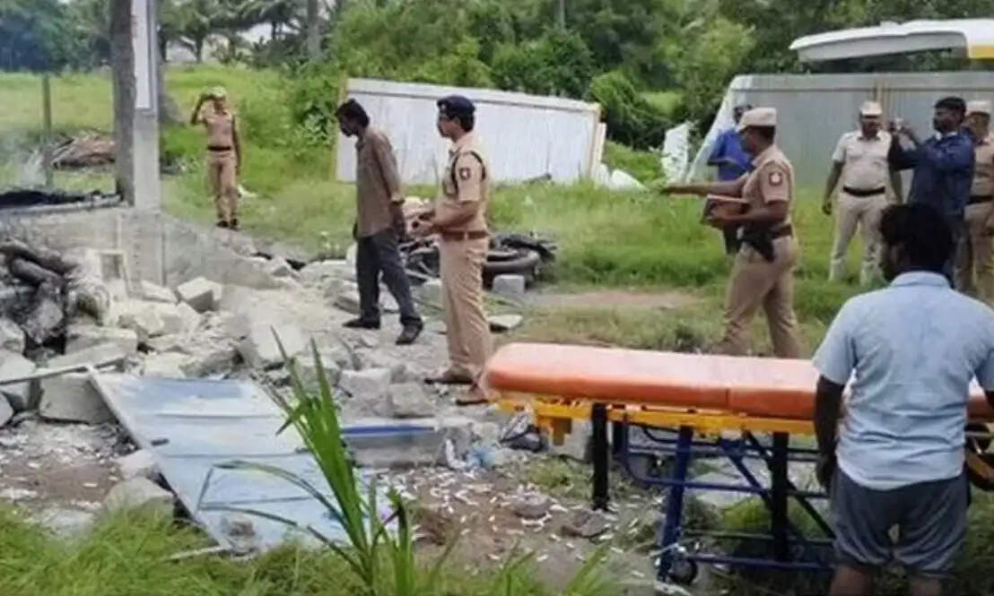 வேலூர் பட்டாசு ஆலை வெடிவிபத்து சீல்