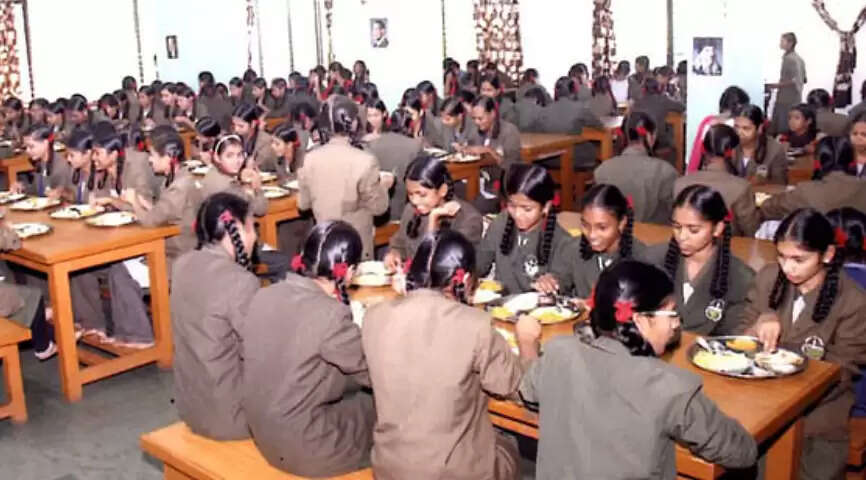 மாணவிகள்